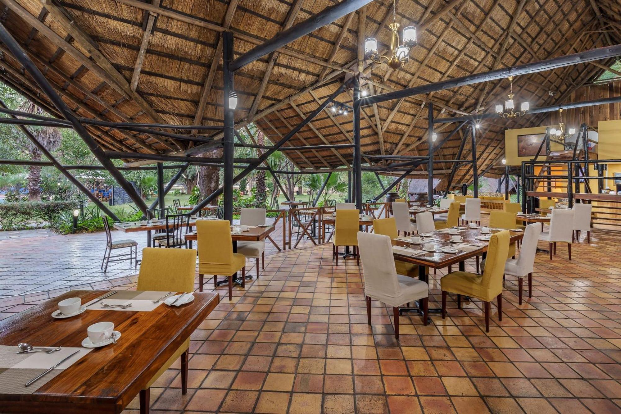 Protea Hotel By Marriott Lusaka Safari Lodge المظهر الخارجي الصورة